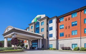 Holiday Inn Express & Suites Kansas City Airport By Ihg