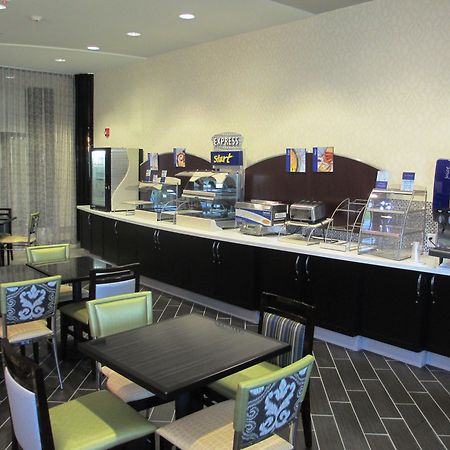 Holiday Inn Express & Suites Kansas City Airport By Ihg Extérieur photo