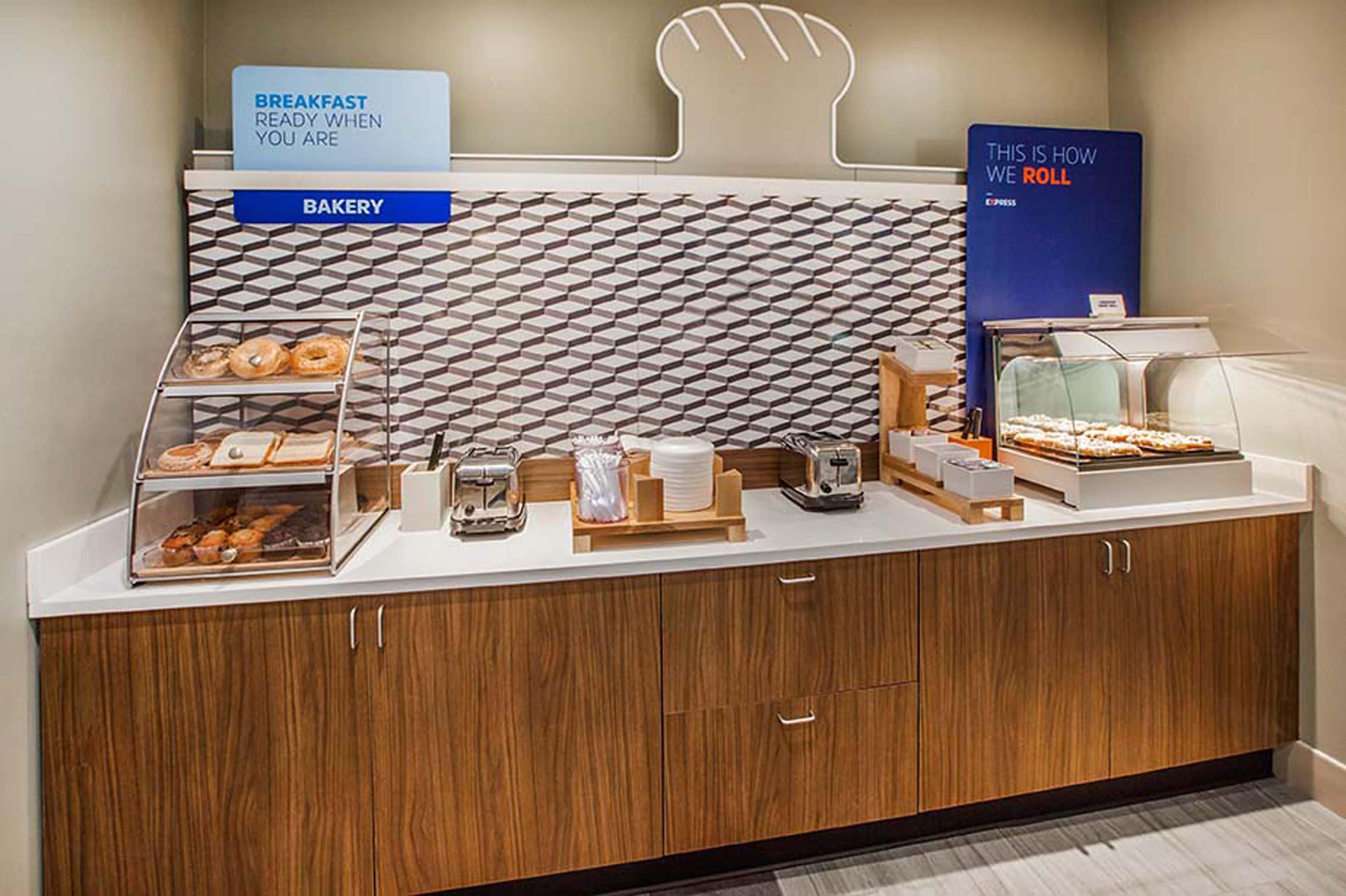 Holiday Inn Express & Suites Kansas City Airport By Ihg Extérieur photo