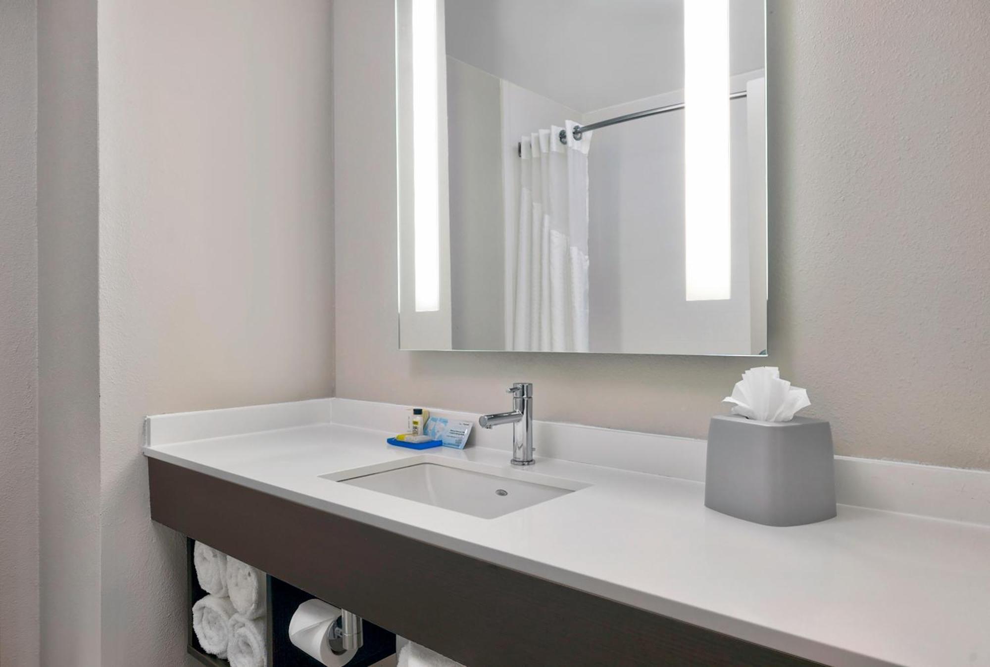 Holiday Inn Express & Suites Kansas City Airport By Ihg Extérieur photo