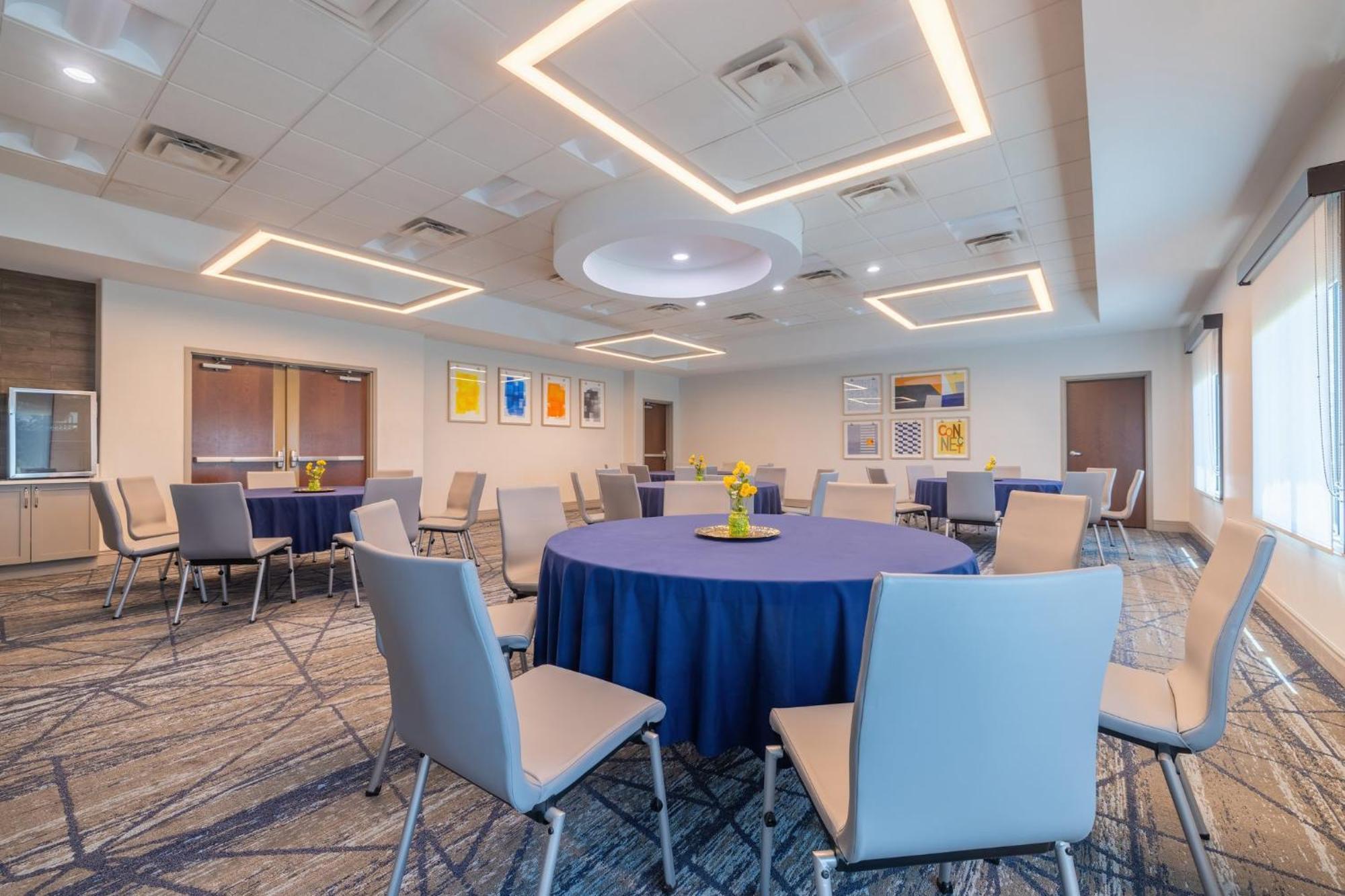 Holiday Inn Express & Suites Kansas City Airport By Ihg Extérieur photo