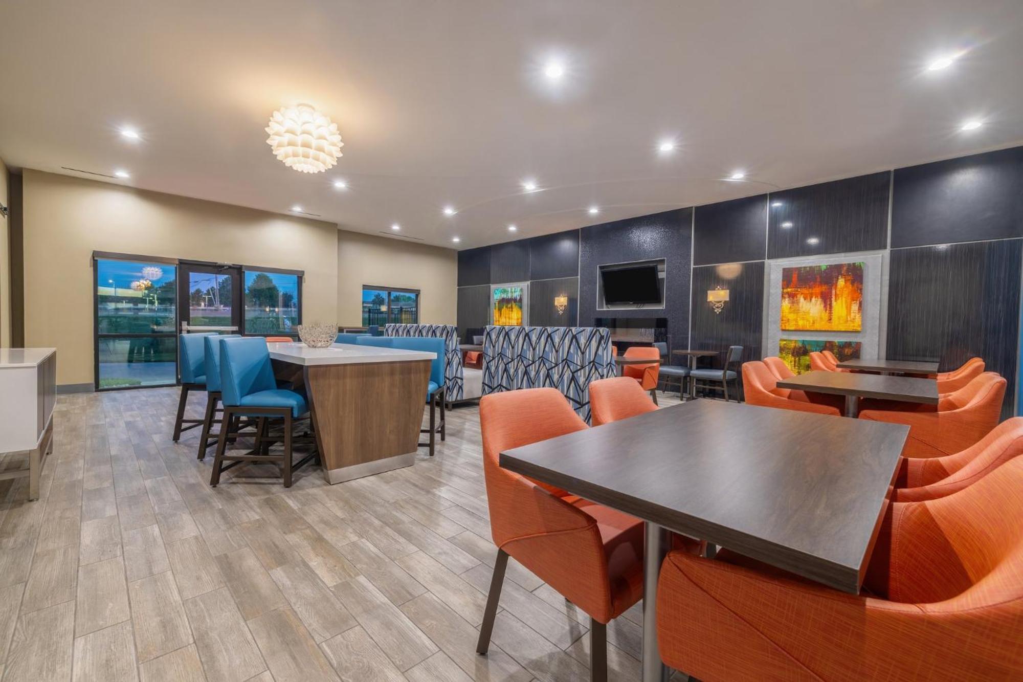 Holiday Inn Express & Suites Kansas City Airport By Ihg Extérieur photo