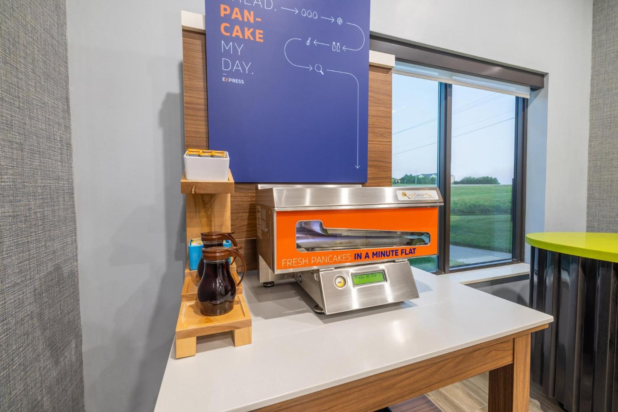 Holiday Inn Express & Suites Kansas City Airport By Ihg Extérieur photo
