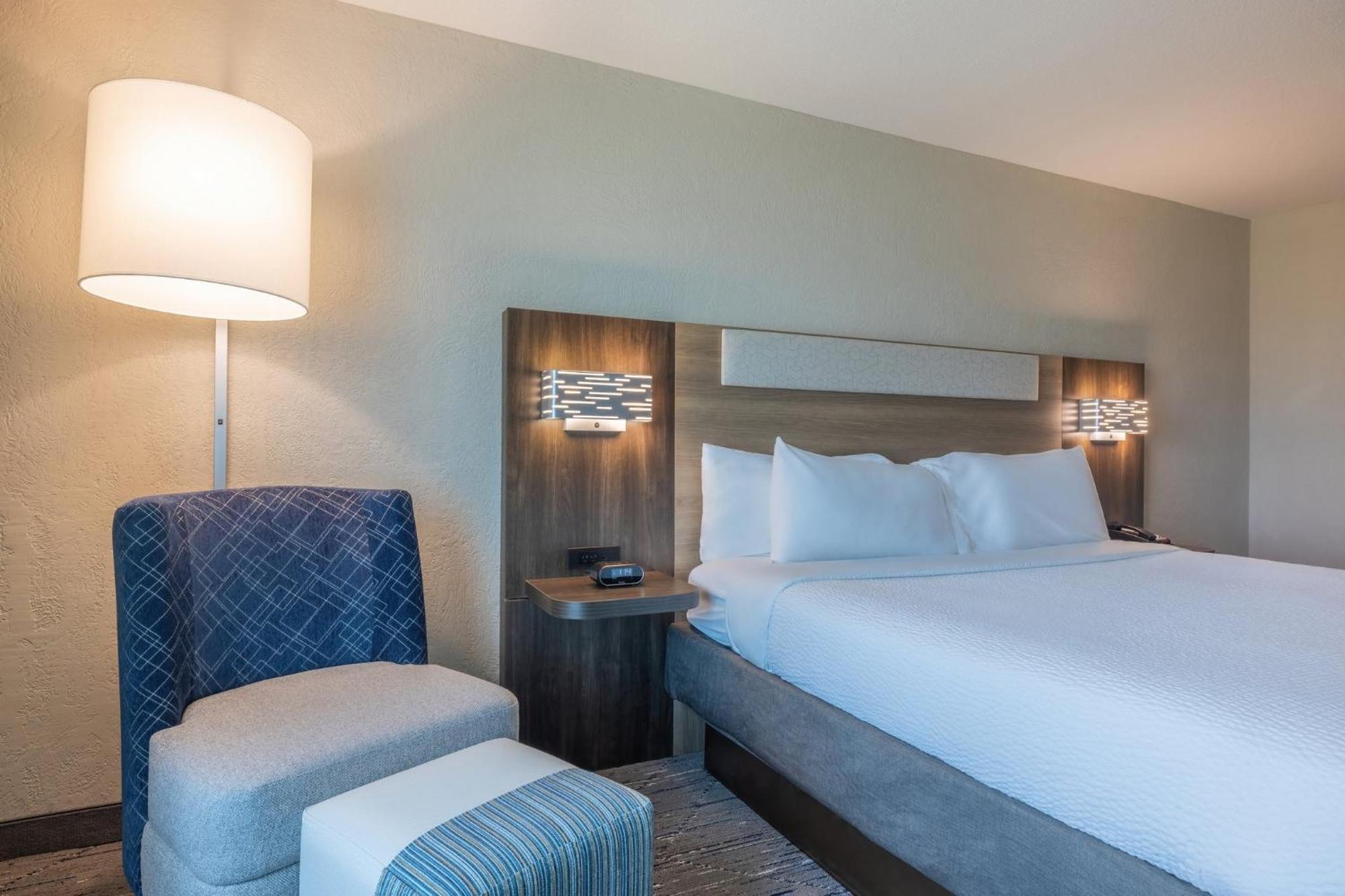 Holiday Inn Express & Suites Kansas City Airport By Ihg Extérieur photo