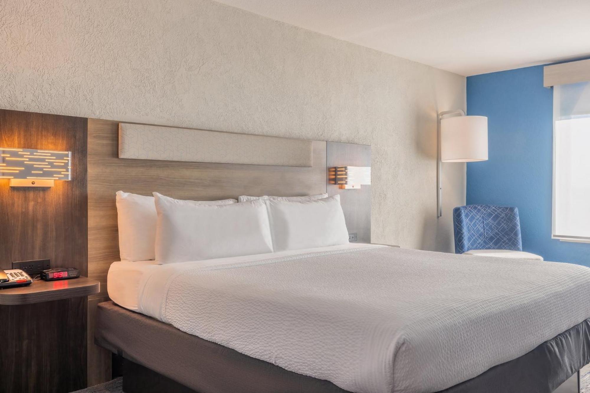 Holiday Inn Express & Suites Kansas City Airport By Ihg Extérieur photo